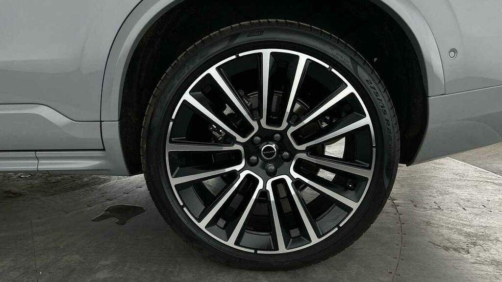 Volvo XC90 Plus Black #16