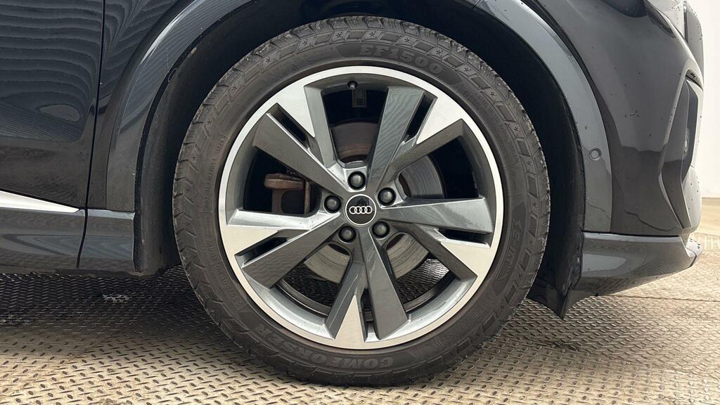 Audi Q4 E Tron 35 S Line Suv 55Kwh 170 Ps Black #4