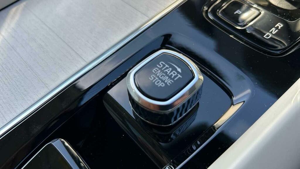 Volvo XC60 Ultra Black #25