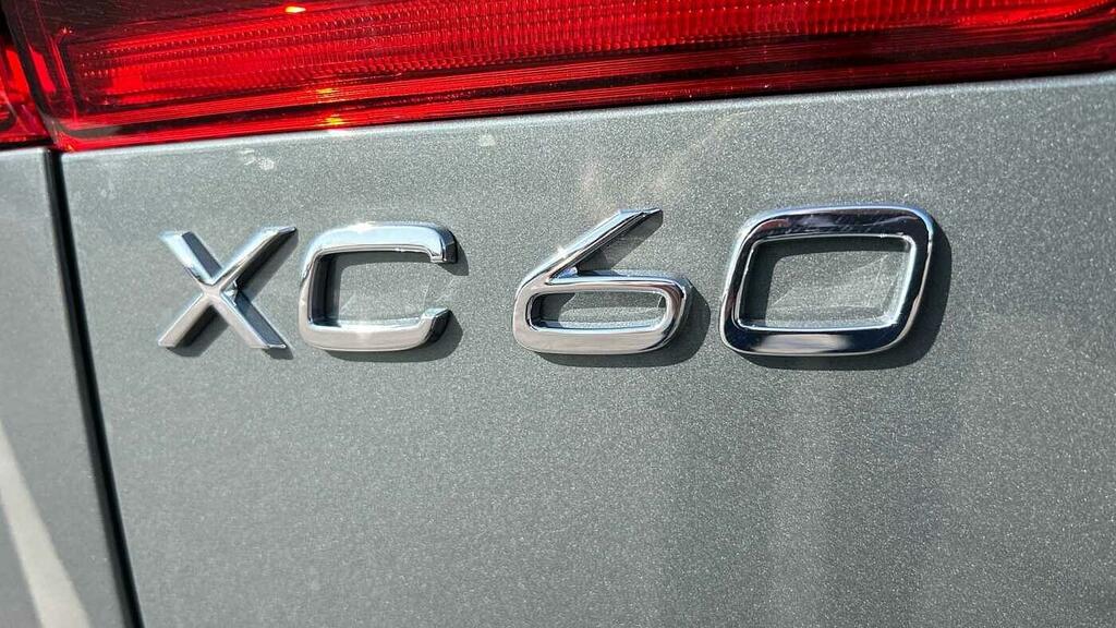 Volvo XC60 Ultra Black #35
