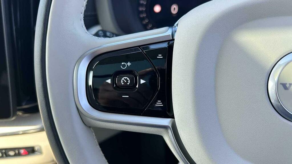 Volvo XC60 Ultra Black #19