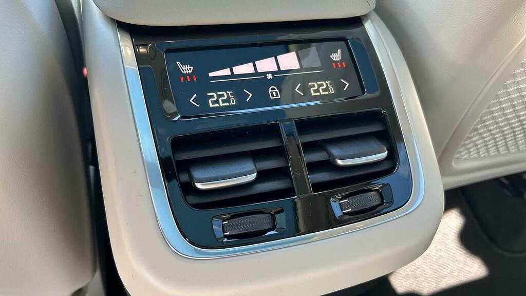 Volvo XC60 Ultra Black #34