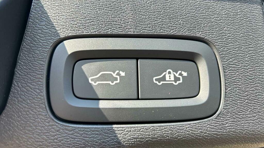 Volvo XC60 Ultra Black #32