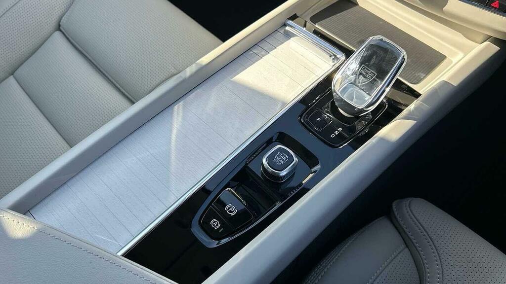 Volvo XC60 Ultra Black #24