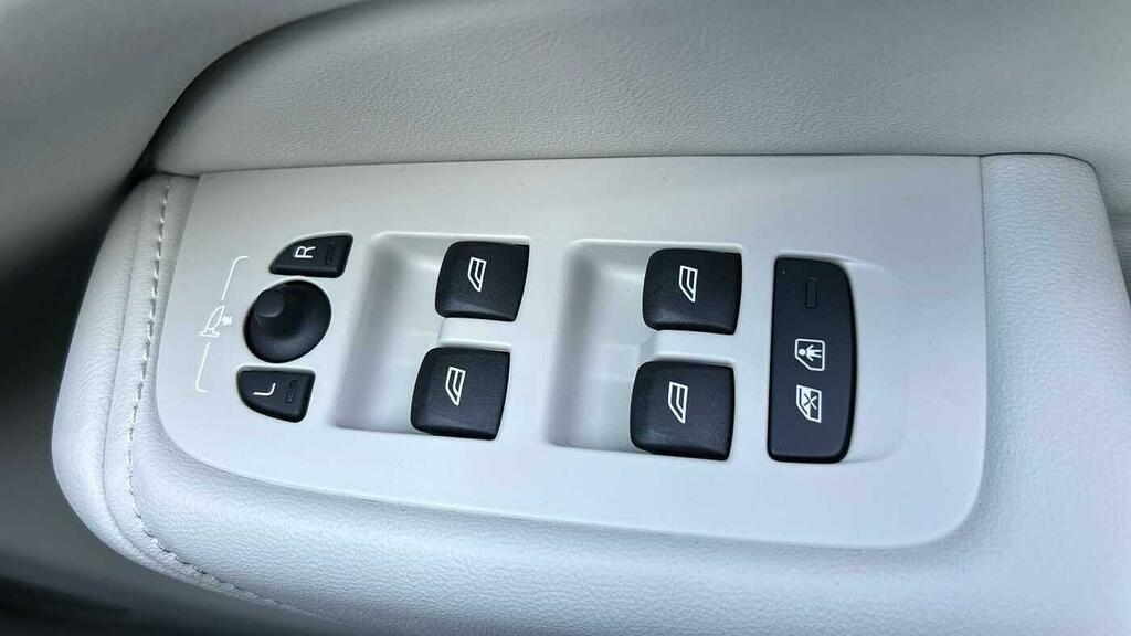 Volvo XC60 Ultra Black #22