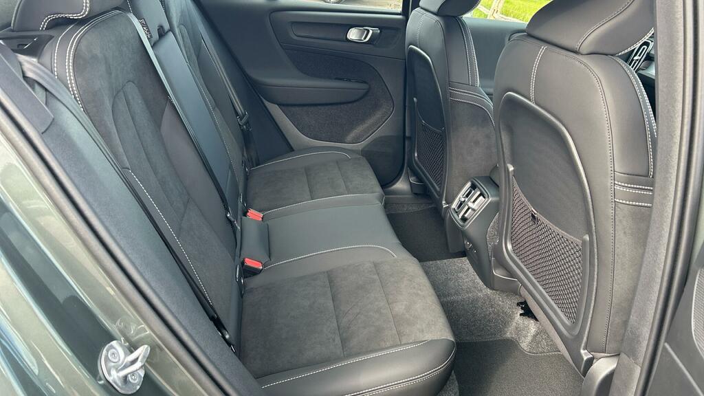 Volvo XC40 Plus B3 Mild Hybrid Dark #6