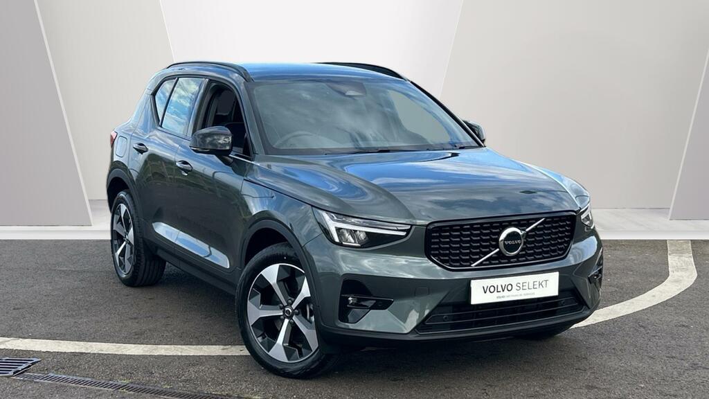 Volvo XC40 Plus B3 Mild Hybrid Dark