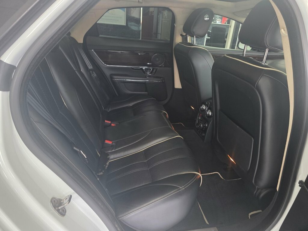 Jaguar XJ D V6 Portfolio Silver #23