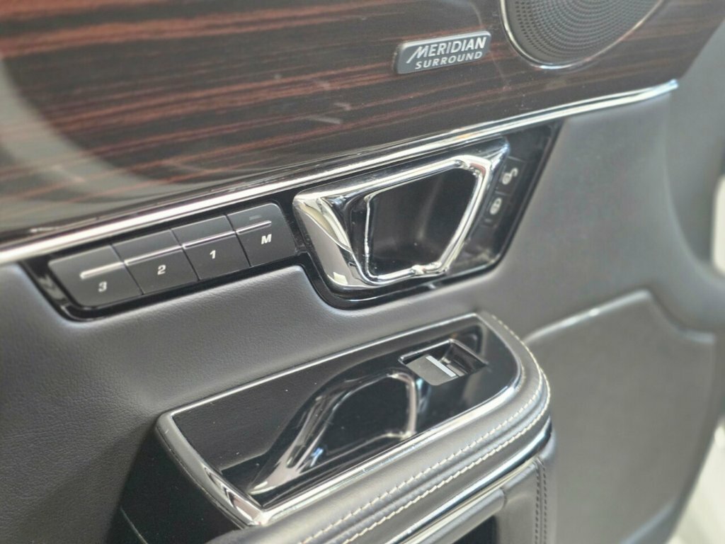Jaguar XJ D V6 Portfolio Silver #37