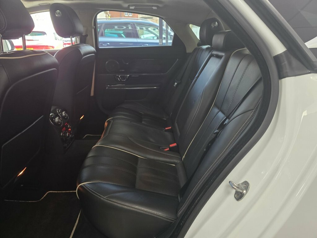 Jaguar XJ D V6 Portfolio Silver #21