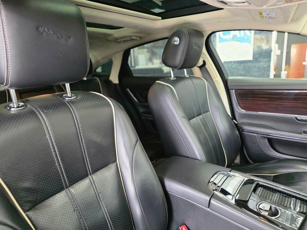 Jaguar XJ D V6 Portfolio Silver #24