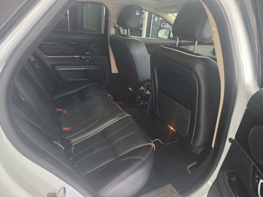 Jaguar XJ D V6 Portfolio Silver #30