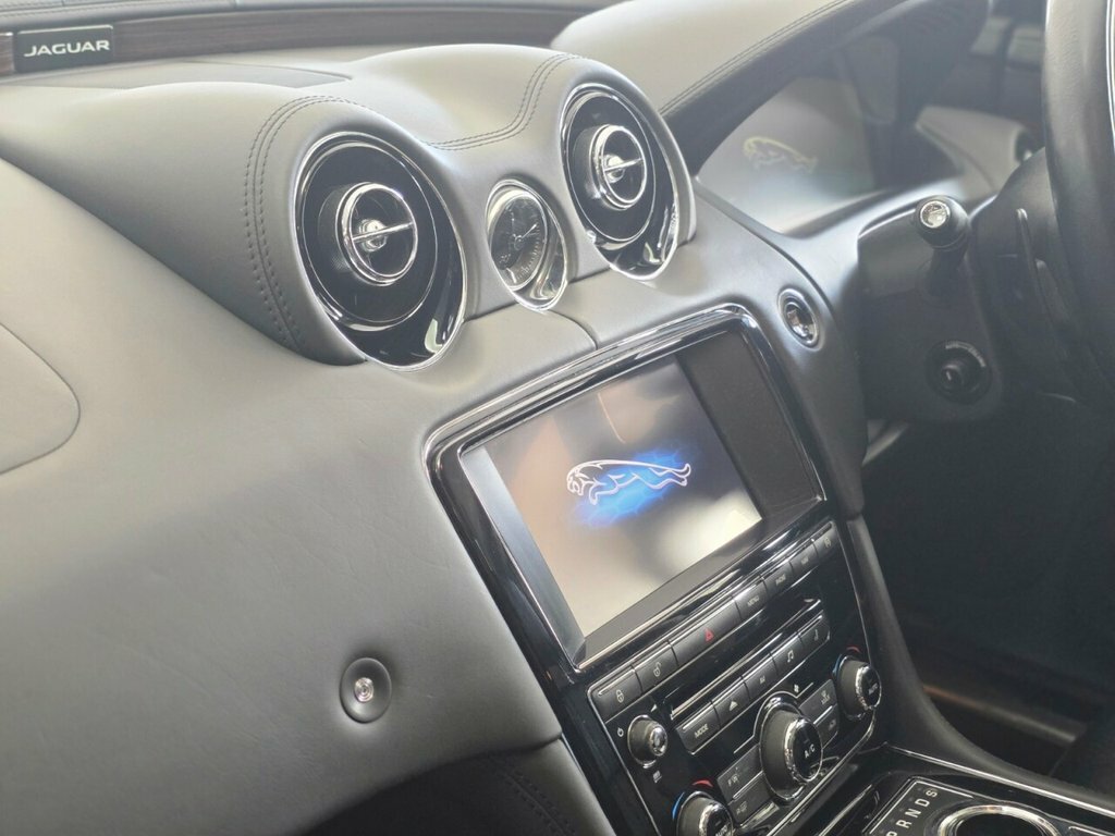 Jaguar XJ D V6 Portfolio Silver #39