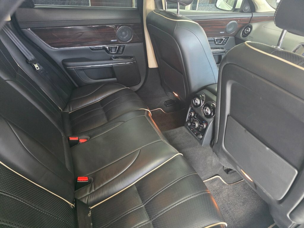 Jaguar XJ D V6 Portfolio Silver #33