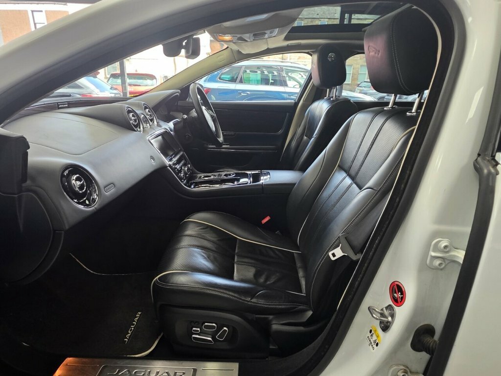 Jaguar XJ D V6 Portfolio Silver #42