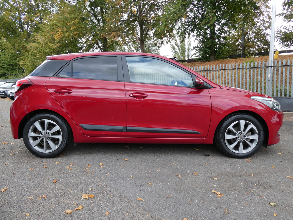 Hyundai I20 1.2 Mpi Premium Red #3
