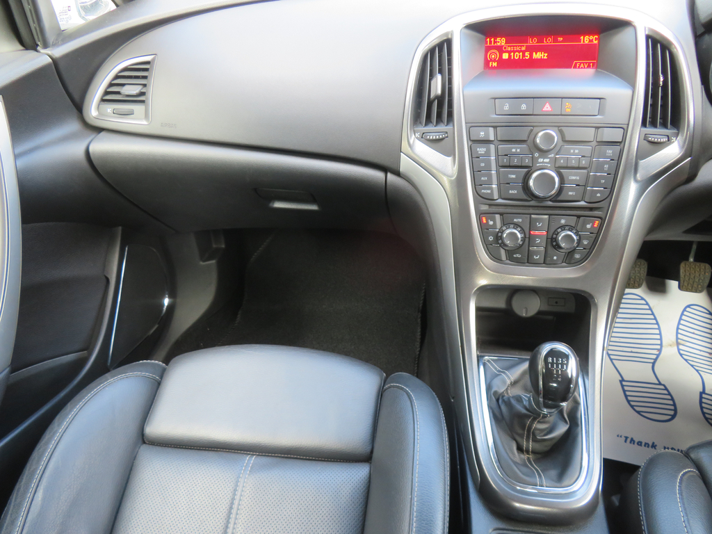 Vauxhall Astra Exclusiv Black #13