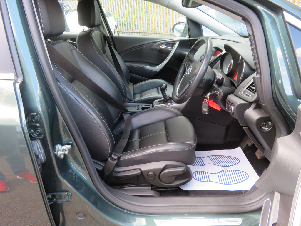 Vauxhall Astra Exclusiv Black #10