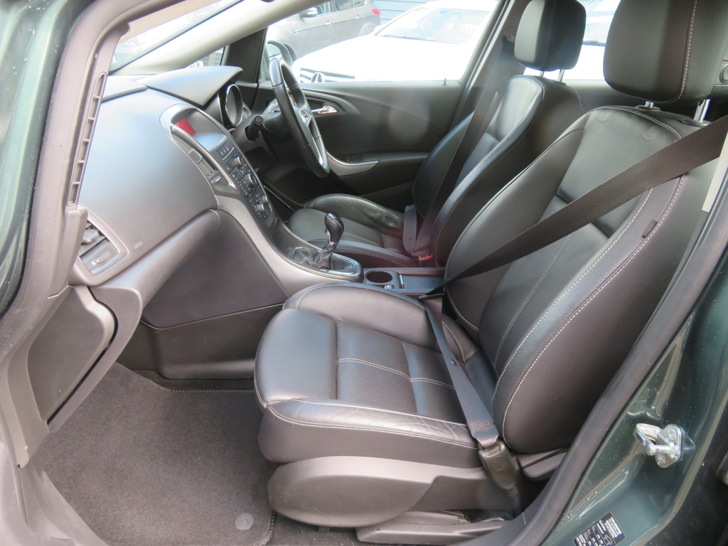 Vauxhall Astra Exclusiv Black #11