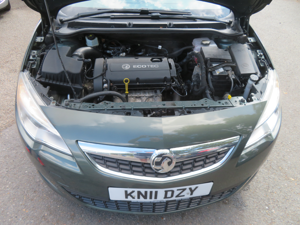 Vauxhall Astra Exclusiv Black #9