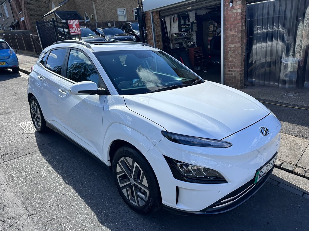 Hyundai Kona 64Kwh Ultimate 10.5Kw Charger White