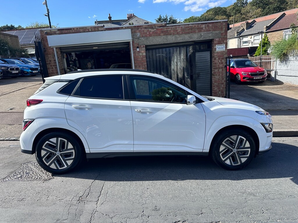 Hyundai Kona 64Kwh Ultimate 10.5Kw Charger White #2