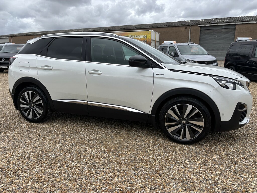 Peugeot 3008 1.2 Puretech Gt Line White #2