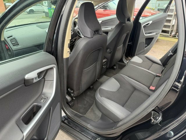 Volvo XC60 Suv Black #11