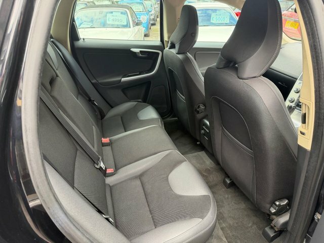 Volvo XC60 Suv Black #9