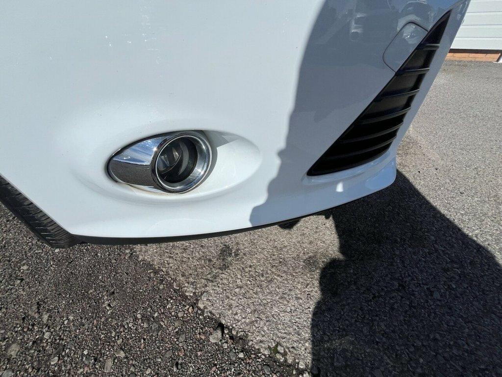 Ford Focus 1L Zetec MW63CVT White #5