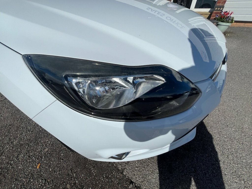 Ford Focus 1L Zetec MW63CVT White #6