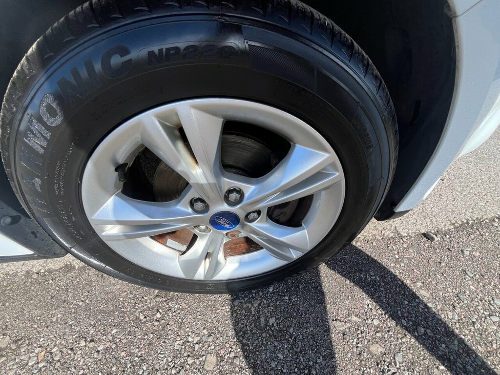 Ford Focus 1L Zetec MW63CVT White #4