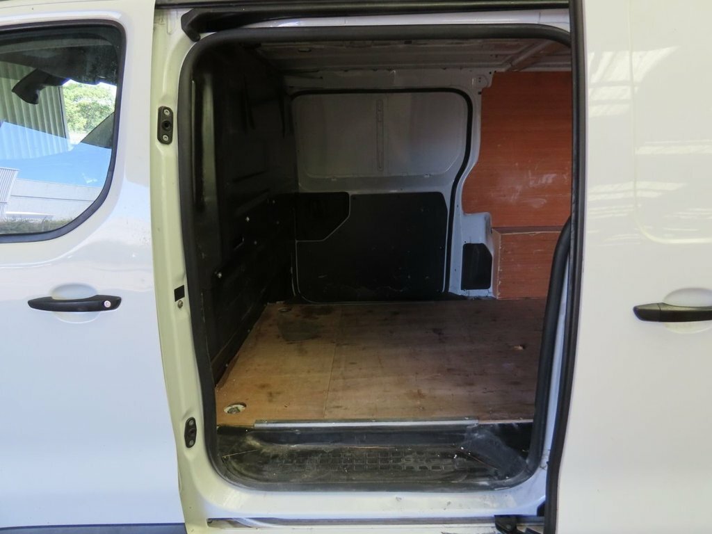 Vauxhall Vivaro 1.5L Prime 6Dr White #6