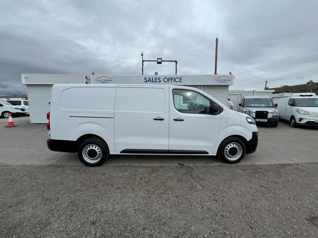 Vauxhall Vivaro 1.5L Prime 6Dr DT23EOD White #4
