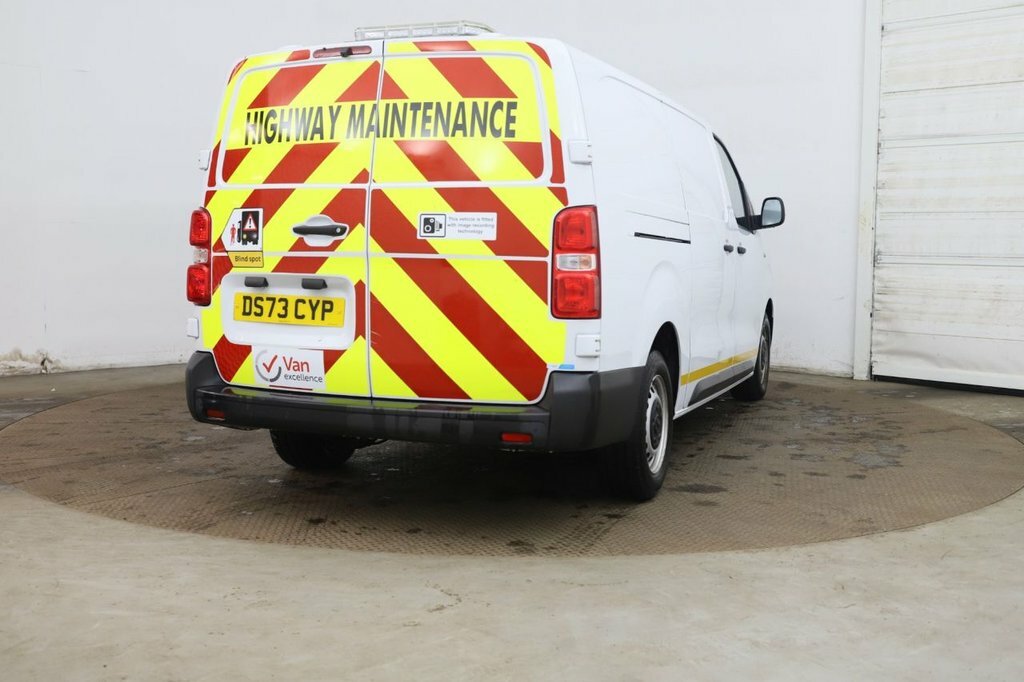 Vauxhall Vivaro 2L Prime 6Dr White #6