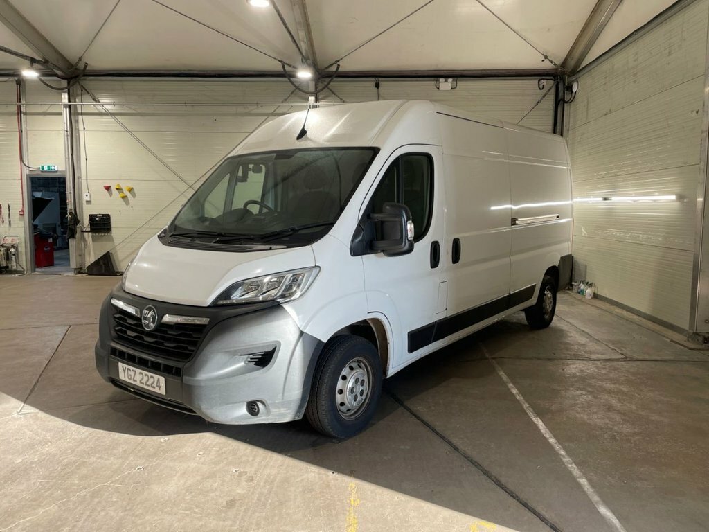Vauxhall Movano 2.2L Dynamic White #5