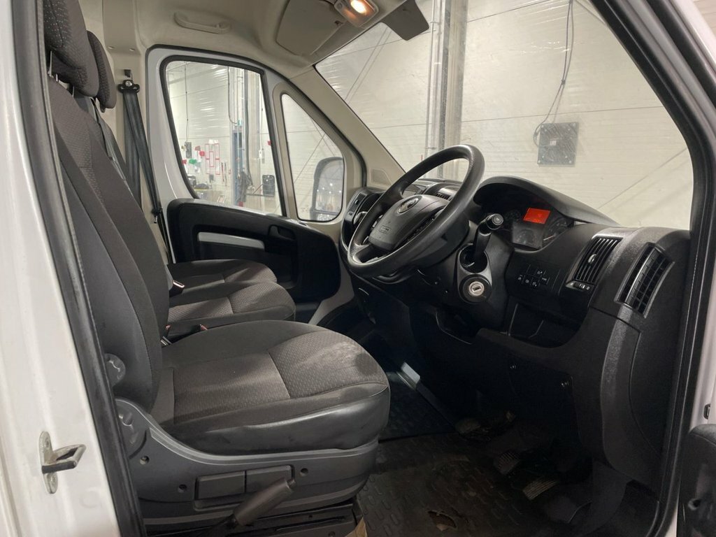 Vauxhall Movano 2.2L Dynamic White #6