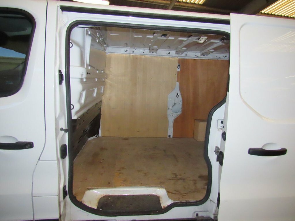 Renault Trafic 2L Start White #5
