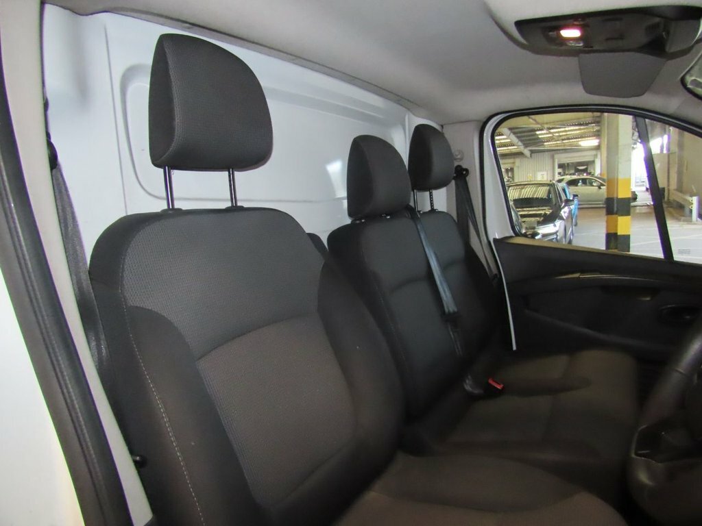 Renault Trafic 2L Start White #6