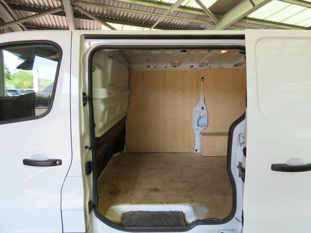 Renault Trafic 2L Business White #6