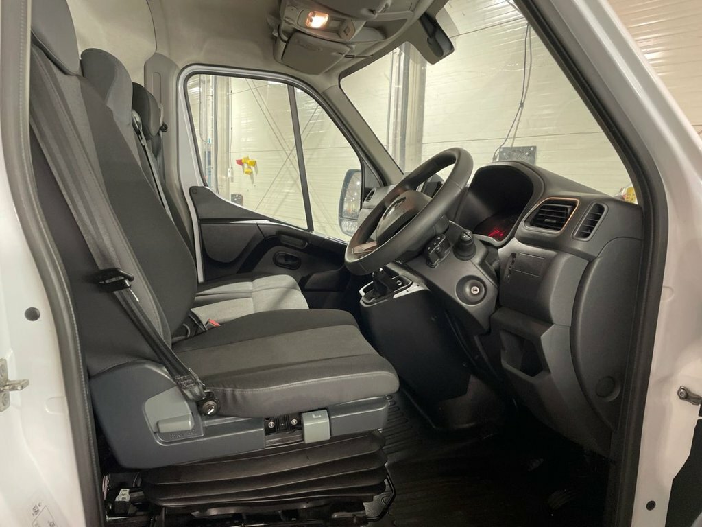 Renault Master 2.3L Business White #6