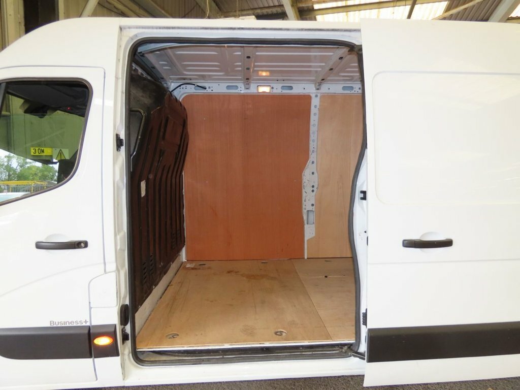 Renault Master 2.3L Business White #6