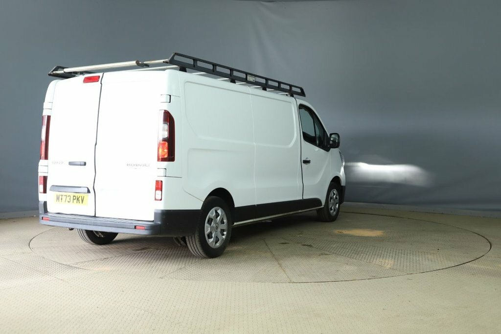 Renault Trafic 2L Advance White #5