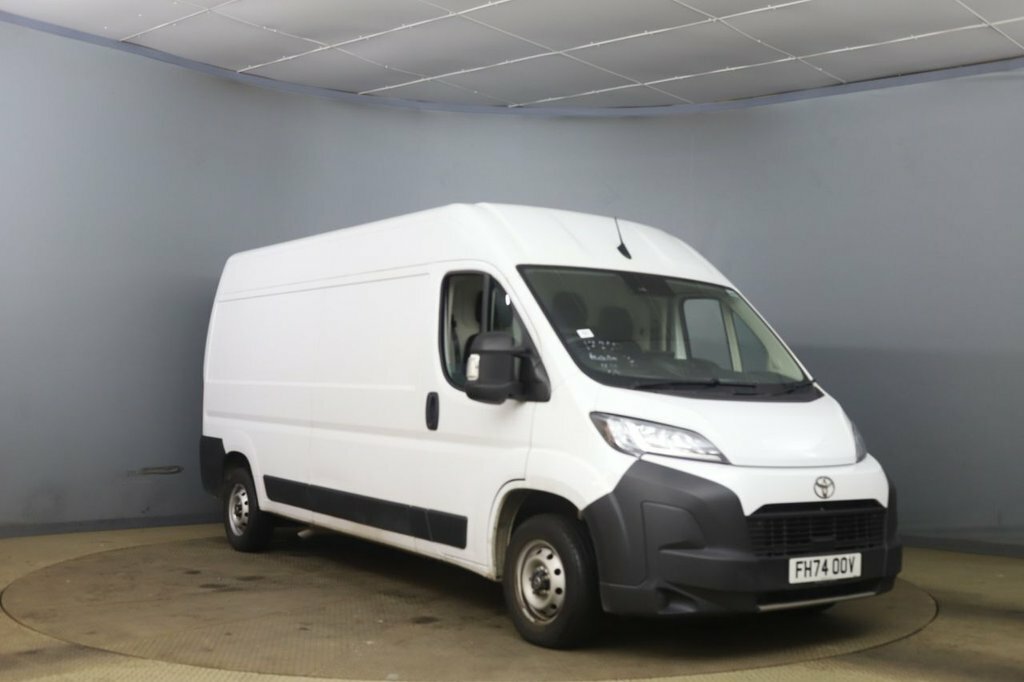 Toyota PROACE 2.2L Icon White