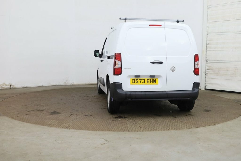 Vauxhall Combo 1.5L Prime White #4