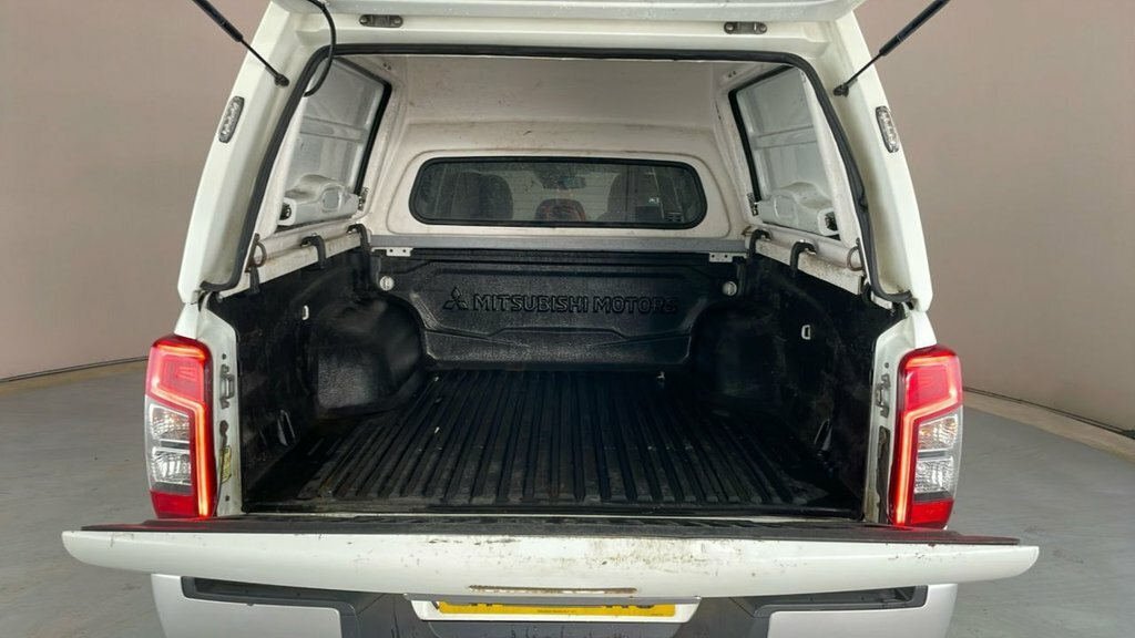 Mitsubishi L200 2.2L Dc Barbarian White #6