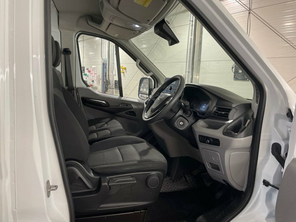 Maxus Deliver 9 2L Null White #5