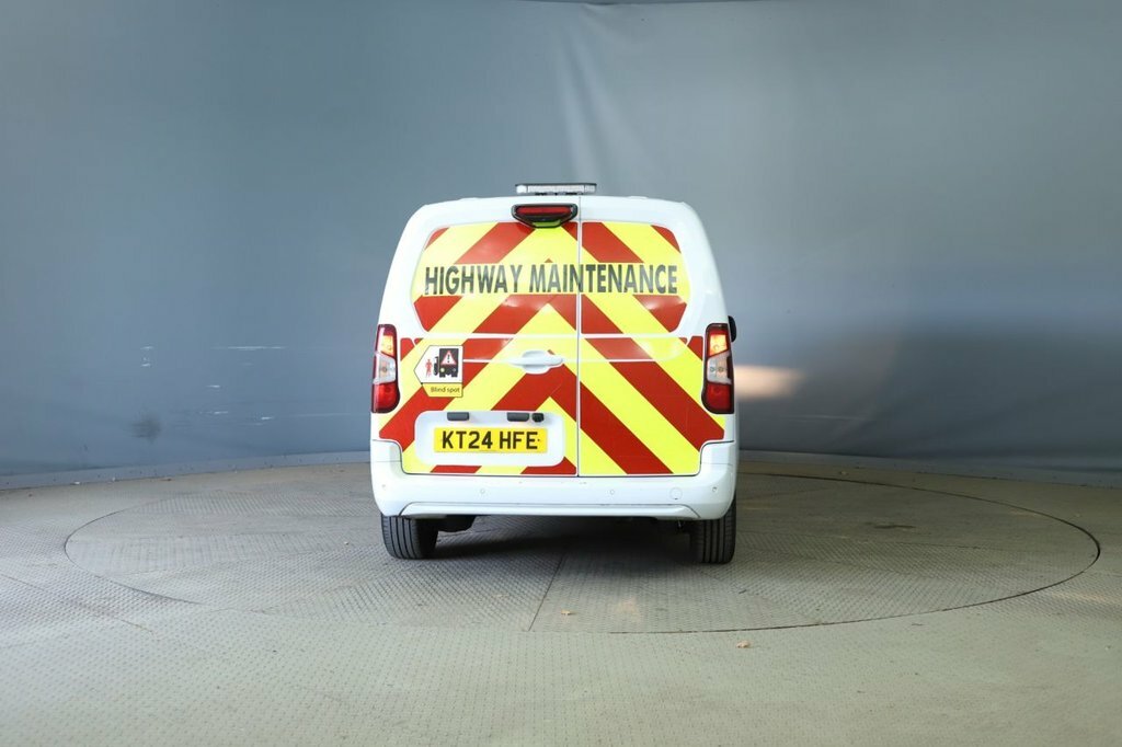 Peugeot Partner 1.5L Asphalt 6Dr White #4