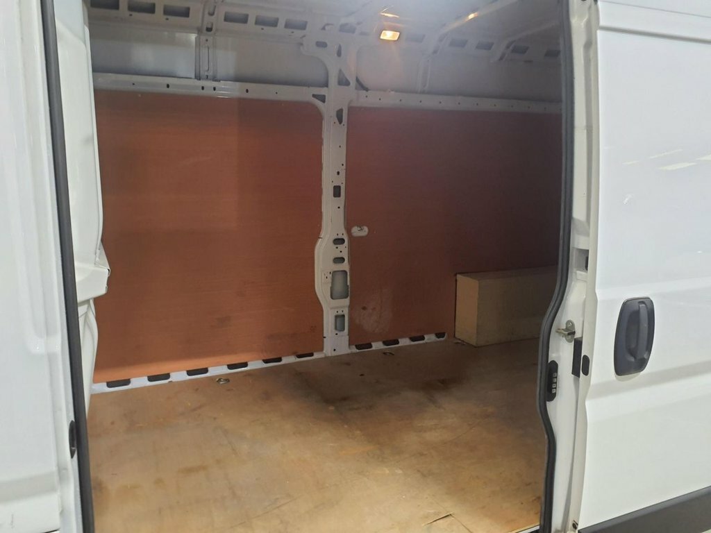 Peugeot Boxer 2.2L Professional Premium White #5