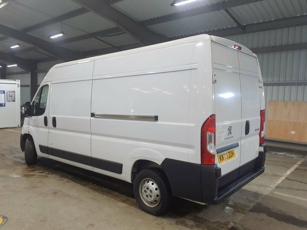 Peugeot Boxer 2.2L Professional Premium White #3